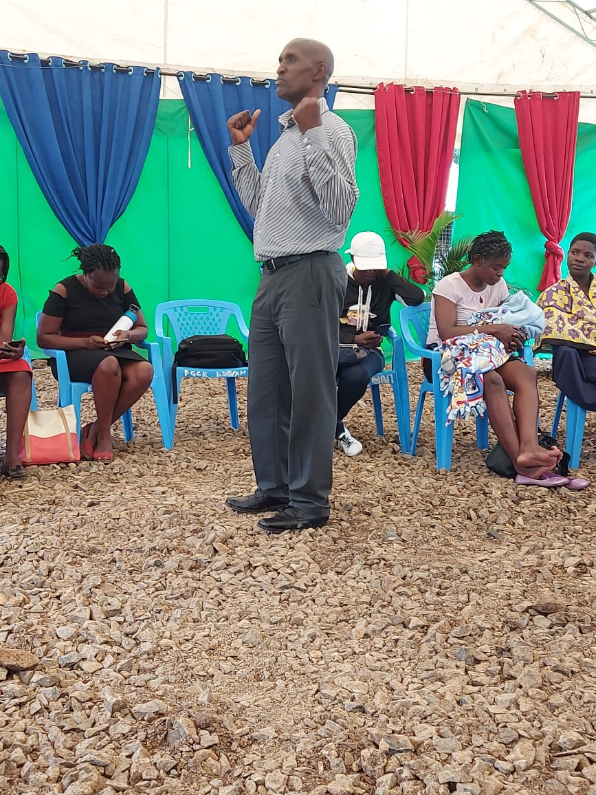DAbrahamB's tweet image. Director Evans Gichana From Climate change Department @KisumuCountyKE addressing the research assistants on need of listening to community members and taking notes as most of the communities have been over-reseached
#VulnarabilityMapping
#CoProductionOfKnowledge
@Wanavijiji_sdi