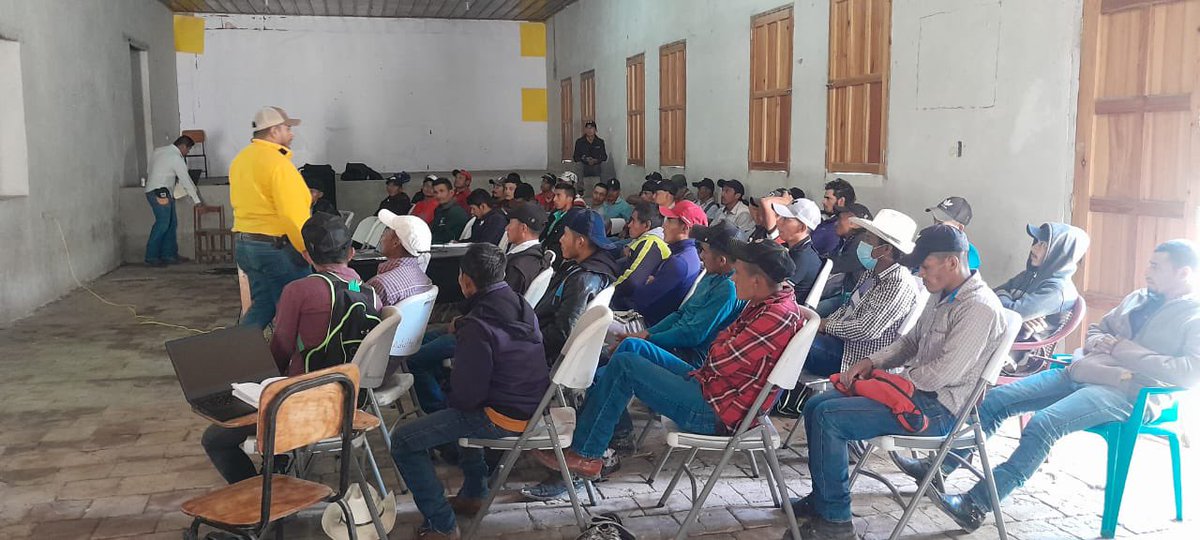 FAOHonduras's tweet image. 📍Lempira
#FAOHN a través del Proyecto PROMUCLIMA junto con #USFS #ICF  #MAPANCE capacitó a Alcaldes Auxiliares de esta mancomunidad en Sistema de Comando de Incidentes y Licencias No Comerciales sobre aprovechamiento de la madera. ¡Acciones vitales, trabajo en equipo!
