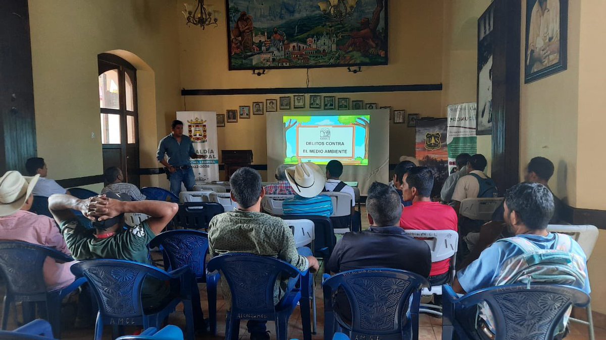 FAOHonduras's tweet image. 📍Lempira
#FAOHN a través del Proyecto PROMUCLIMA junto con #USFS #ICF  #MAPANCE capacitó a Alcaldes Auxiliares de esta mancomunidad en Sistema de Comando de Incidentes y Licencias No Comerciales sobre aprovechamiento de la madera. ¡Acciones vitales, trabajo en equipo!