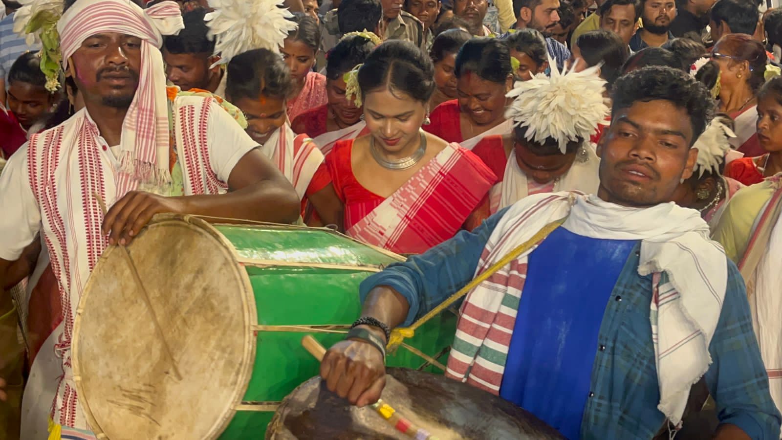 रांची में प्रकृति पर्व सरहुल की रही धूम, नागपुरी धुनों पर जमकर थिरके लोग Nature festival Sarhul celebrated in Ranchi, people danced to Nagpuri tunes 