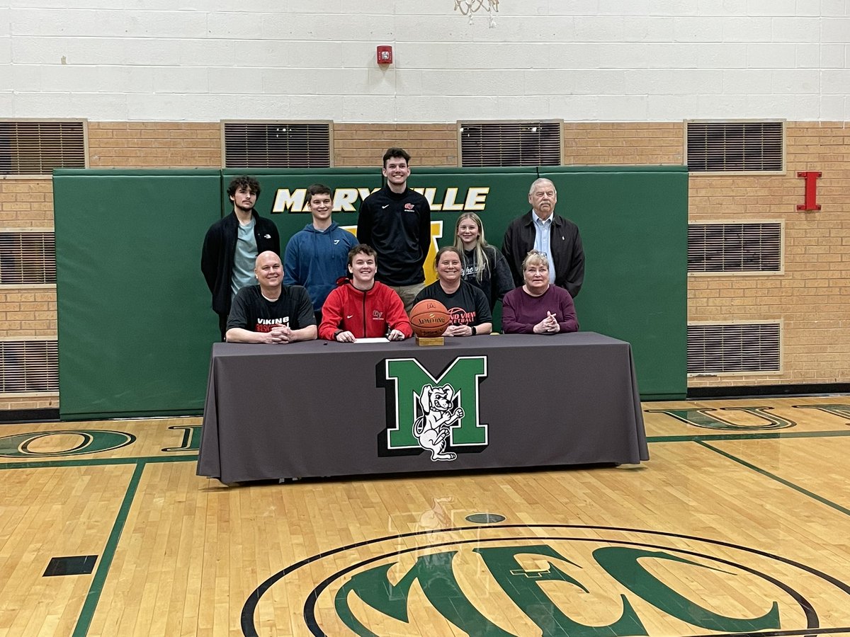 Maryville’s Caden Stoecklein signed with Grand View University this morning to continue his basketball career with the Vikings.