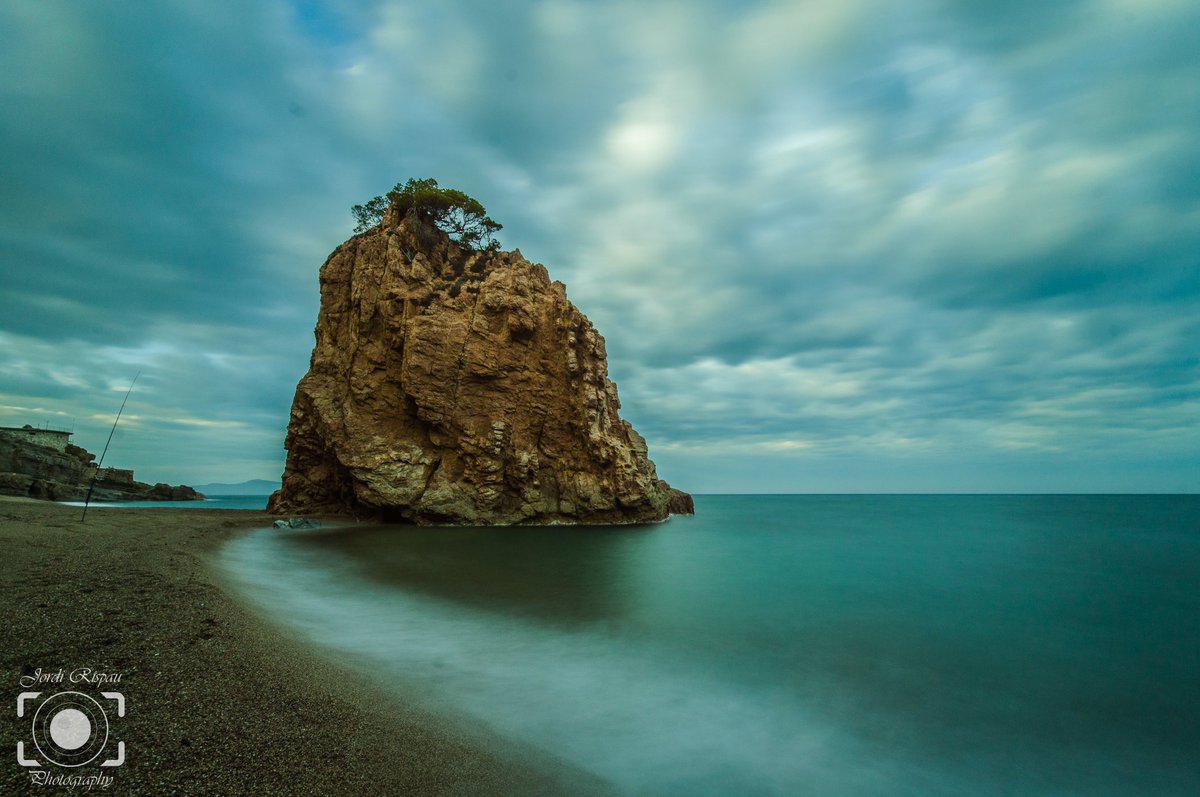 jrispau's tweet photo. L'illa roja.
Bon cap de setmana.
#catalonia #mediterranea #seascape #costabrava #formatthitech #nikon https://t.co/BRO8A1YS6q
