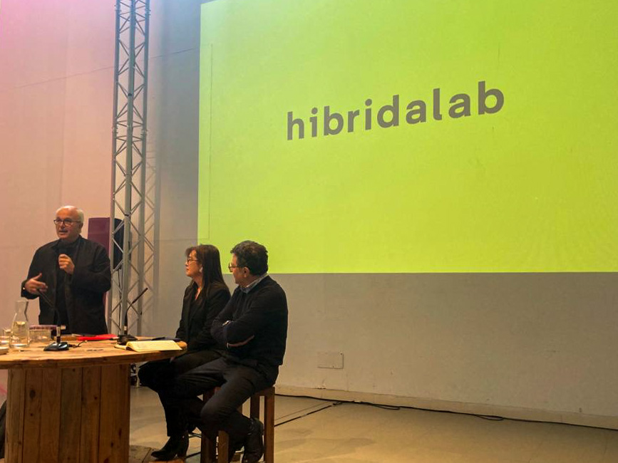 GijonImpulsa's tweet photo. 💡 CREATIVE DAY de la Residencia #LABoralImpulsa, en el que @LABoral y Gijón Impulsa presentamos ayer los proyectos que participaron en la cuarta convocatoria y conocimos a @hibridalab_eus.
📢 El plazo para formar parte de la quinta Residencia sigue abierto. Más información 🧵👇 https://t.co/njLTQDGabR