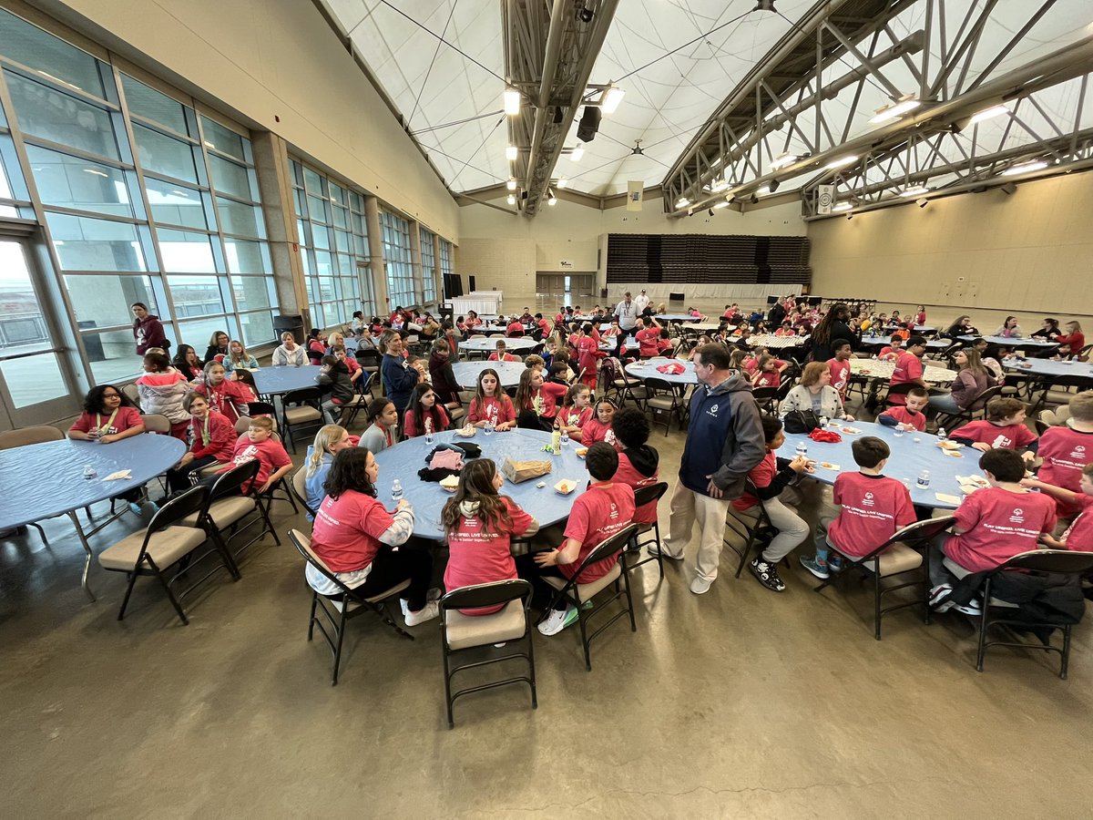 SonjUcs's tweet image. Kicking off @SONewJersey #springgames with Unified Games Day and #lunchwithlynch