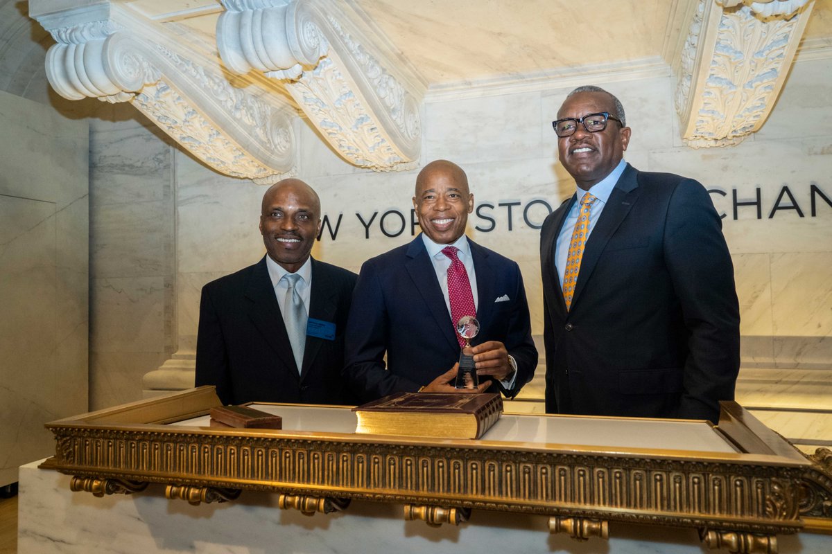 NYCMayor's tweet photo. It was an honor to have @govbryan of the U.S. Virgin Islands join me for this morning's ringing of the opening bell at the @NYSE.

Miles of land and sea may divide our homes, but the bond we share as fellow Americans remains strong as ever. https://t.co/GtTyRyq34F