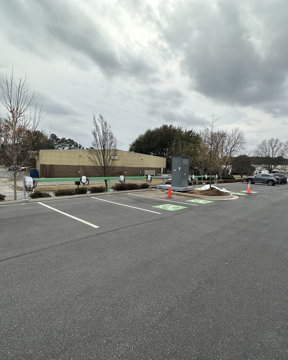 AllisonSmithCo's tweet image. Introducing our shiny new EV charging station! 🔌🚗 Our innovative modular and prefab team designed and installed the station which is now fully operational and ready for our employees to juice up their electric vehicles! #ModularMagic #GreenConstruction #SustainableDesign