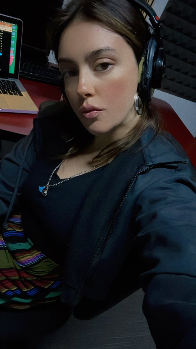sutedevaleriana's tweet photo. Echando el gabber en @codigo21_radio platicando sobre #Comunite y los datos duros sobre el jungle 🪴✨📡 https://t.co/Z3X0NAd5sa