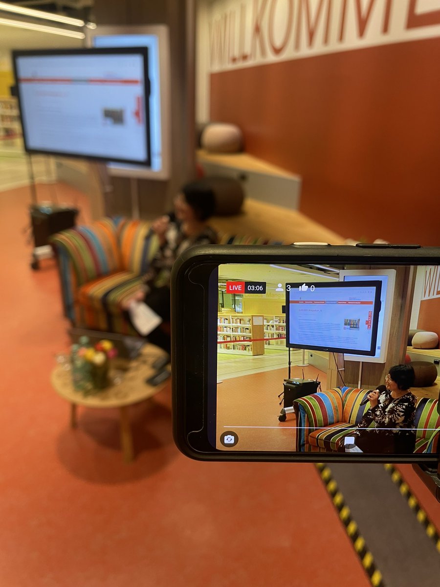stadtbueduedorf's tweet photo. Das #blogsofa live aus der Zentralbibliothek. Livestream auf unserem Youtube-Account: https://t.co/MpB54uCR95 https://t.co/JumwKXVLP6