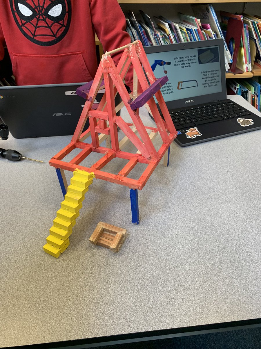 rachellstanding's tweet image. We went to visit the grade 5 Showcase this afternoon! The 3/4s really liked seeing what is to come! #inquiryproject #stem @BessboroughEMS @tdsb @MrKingTDSB