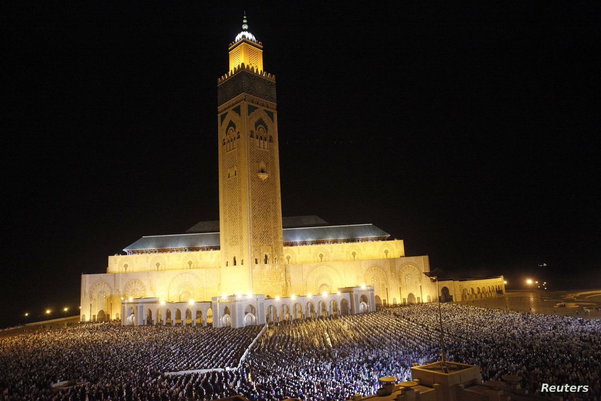 AfricaViewFacts's tweet photo. Photo of more than half a million Moroccans 🇲🇦 in the Hassan II mosque during Taraweh prayers in Ramadan of 2015.

Millions of Moroccans prayer Taraweh in massive groups every day of Ramadan every year. https://t.co/zJYkMZooRy