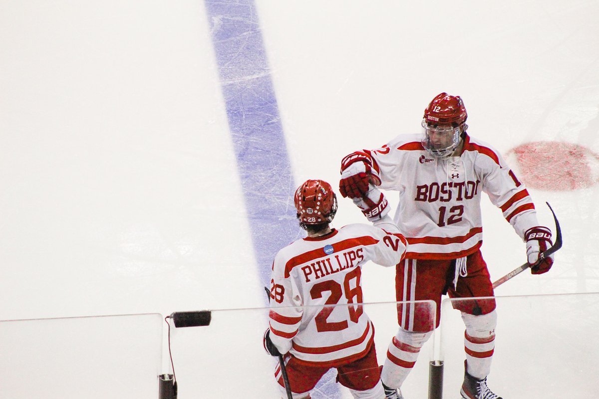 BOShockeyblog's tweet photo. Ethan Phillips stepped up in a major way against WMU and was a key reason that BU came away with the win. @bellefraser1 has more thoughts on the senior forward's performance here! https://t.co/vgWZFVWKRe https://t.co/H2NfaoYxAp (📸 by @cfernandez516) https://t.co/ro0oHYKFoG