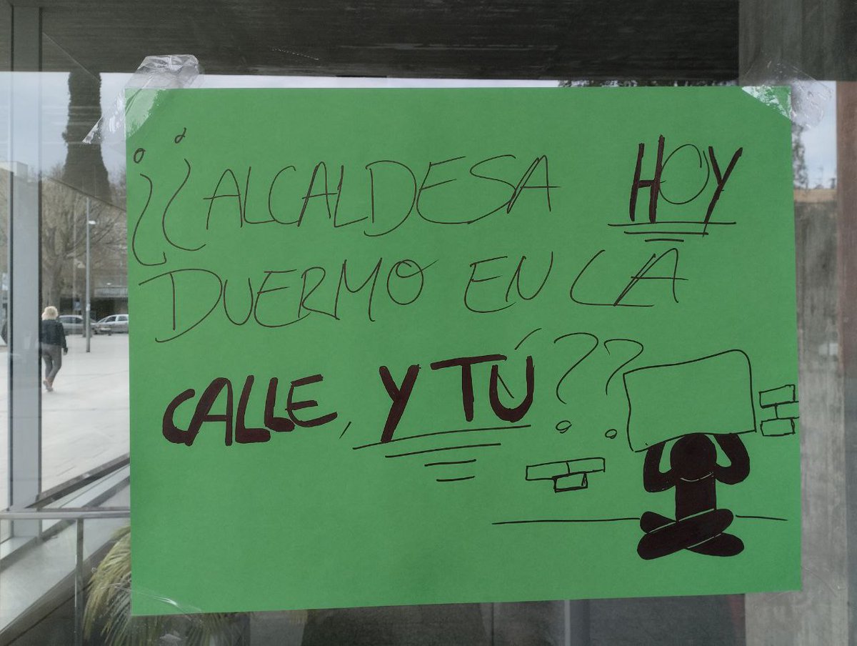 PAHMolletBV's tweet photo. Això és terrorisme institucional.

Una família desnonada que vivia en una pensió esperant una solució, avui ha estat tirada al carrer per obra i gràcia de l'@ajmollet com a únic responsable https://t.co/4G9bHkHyw1