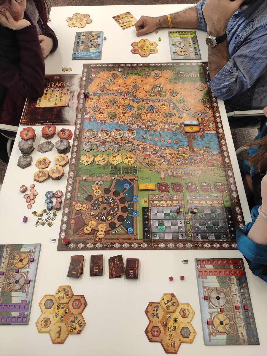 Daus Del Triangle tweet media