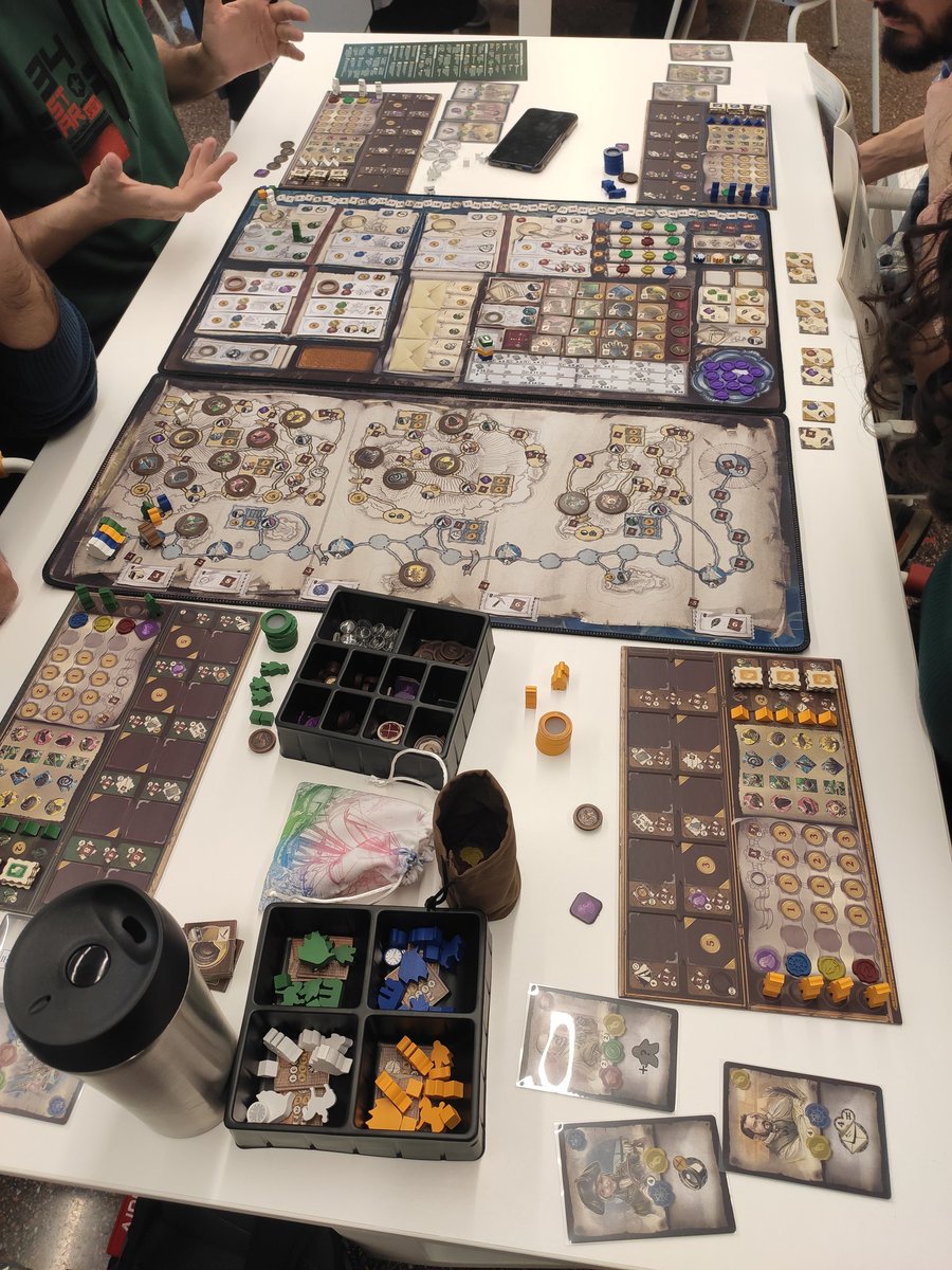 Daus Del Triangle tweet media