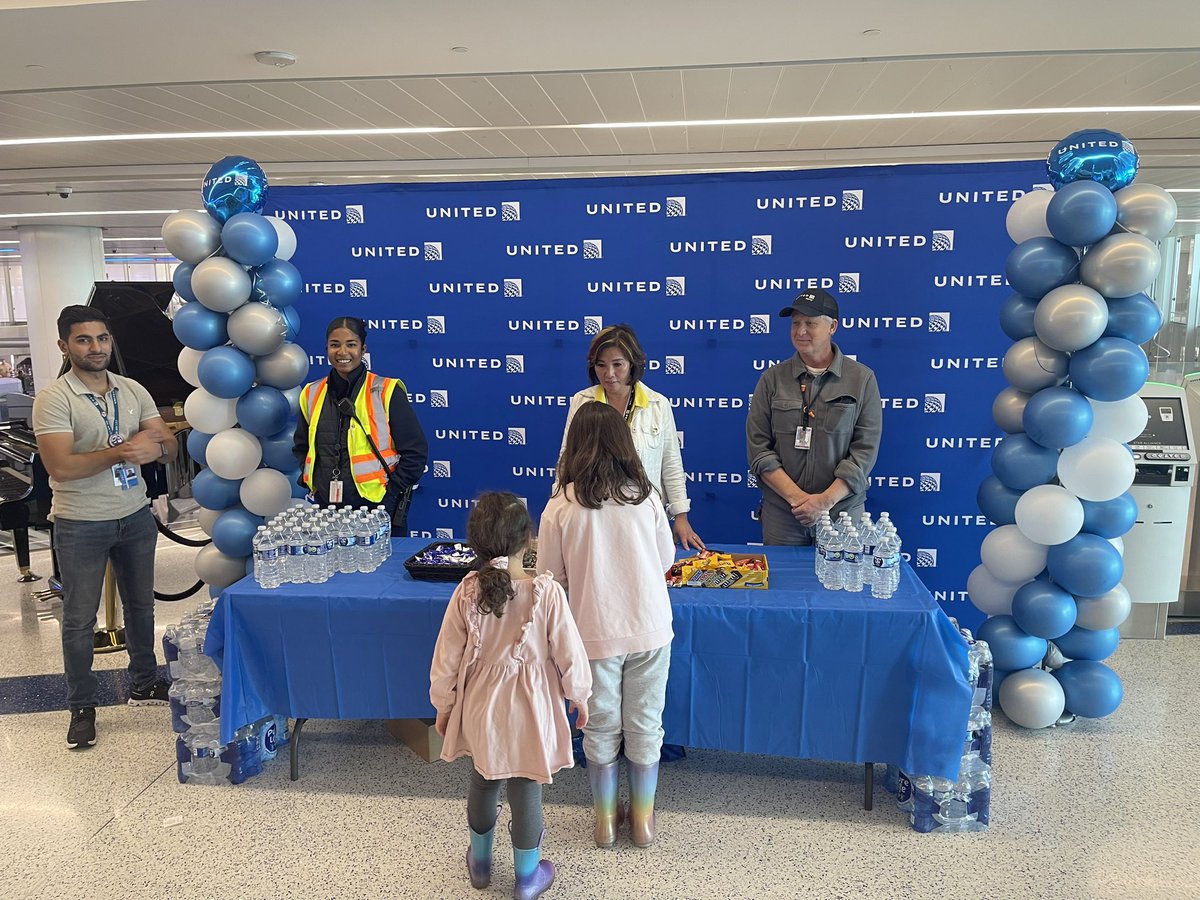 al_pact's tweet photo. Flyer Friendly Days at LAX. Thanking our customers traveling during Spring Break. #GoodLeadsTheWay #flyerfriendly @mcgrath_jonna @Glennhdaniels @TammyLHServedio @dclove20 @DorisGunnell @Oscar7GP https://t.co/o3xV43pVt7