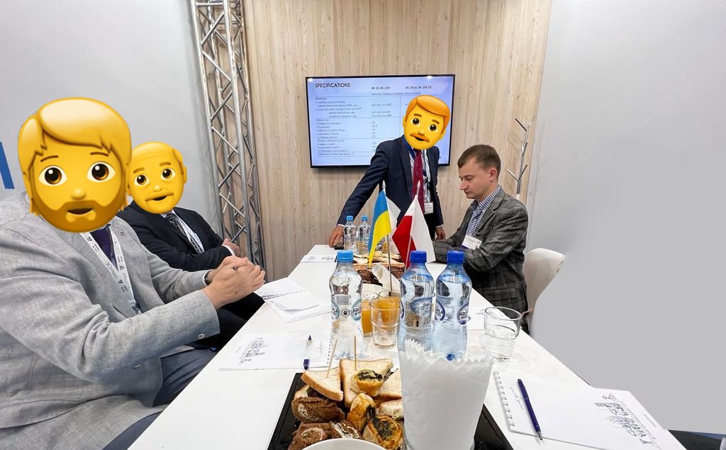 Увага❗️
Добиваємо збір коштів на міномети для Житомирського Тро😍 Залишилось менше 2.5млн

Це не аукціон, а наша спільна справа за 2.5 дні закрити збір. Ретвіт і масштабна агітація вітається😍 

Але донат в 250к дає право відкрити обличчя любого з учасників.