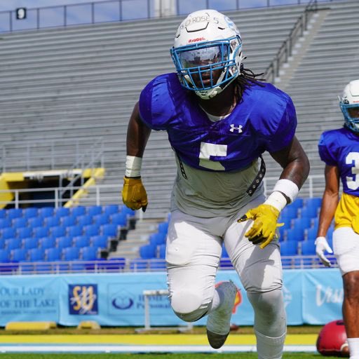 gs_derrick's tweet photo. really got it out the mud, but lately I’ve been feeling heaven sent….#RO5E🌹 #Year3onTheWay🦅 https://t.co/mRg6PLXRvT