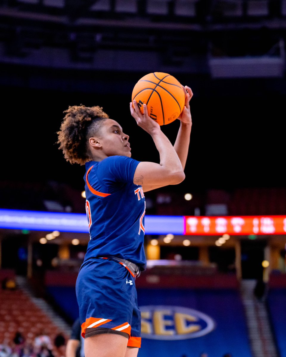 <a href="/SydShaw0/">Syd🛸</a> appreciation post 🙏🏽

Appeared in all 31 games, made 25 starts, and led the team in assists… AS A FRESHMAN 😤 

#WarEagle | #LGTW