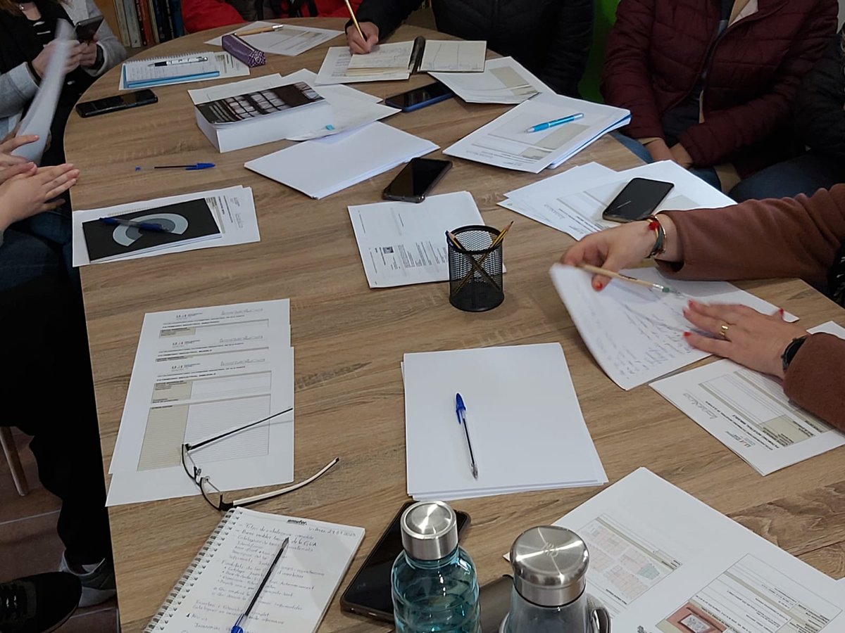 peuuji's tweet photo. 👉El projecte sobre patrimoni industrial dels Ports de Campus Obert no para. Avui a Villores, tercera sessió de treball per a plantejar models de fitxes per a iniciar la catalogació. 

⏩També ha hi hagut un espai per al projecte de recuperació de l'espardenya.

@UJIuniversitat https://t.co/VPzGUmtFem