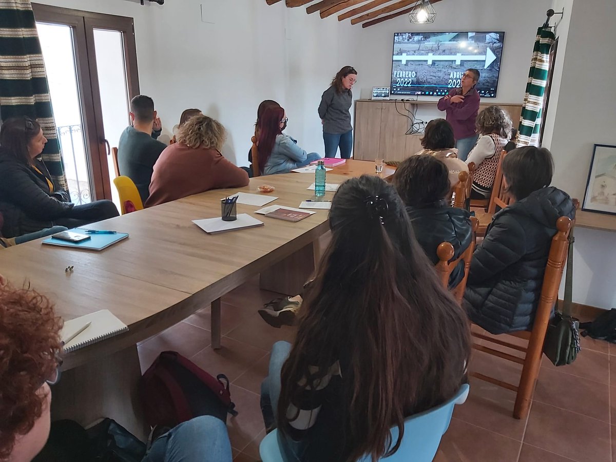 peuuji's tweet photo. 👉El projecte sobre patrimoni industrial dels Ports de Campus Obert no para. Avui a Villores, tercera sessió de treball per a plantejar models de fitxes per a iniciar la catalogació. 

⏩També ha hi hagut un espai per al projecte de recuperació de l'espardenya.

@UJIuniversitat https://t.co/VPzGUmtFem