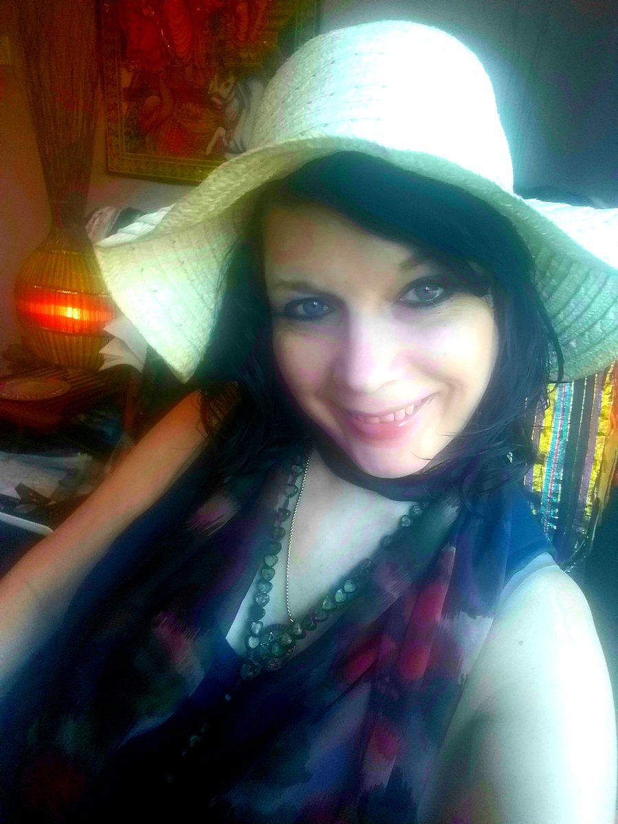 Bono66020372's tweet photo. #selfie taken this #morning &amp; I woke up at https://t.co/5f8OTHPuoP with #meltedicecream all over me &amp; i was still wearing a #fullfaceofmakeup so here's the result &amp; it's all about #thelighting!! I bought #noisturiser from #poundland #castlequarter yesterday in #norwichcitycentre https://t.co/fWCe2kNW51