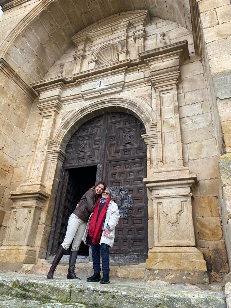 CMM_es's tweet photo. ¡Llega #ElCuentakilómetros a las⏰13:30h en #CMM!

📌Mariló Leal visita el pueblo de Gualda y se aloja en "El Balcón de Gualda".

📌@lucia_esc se sumerge en la cueva de la Yedra de Villarrubia de Santiago.

📌Comemos en @oba_res en Casas Ibañez con dos⭐️Michelín y dos☀️Repsol. https://t.co/4qcOfo75fS