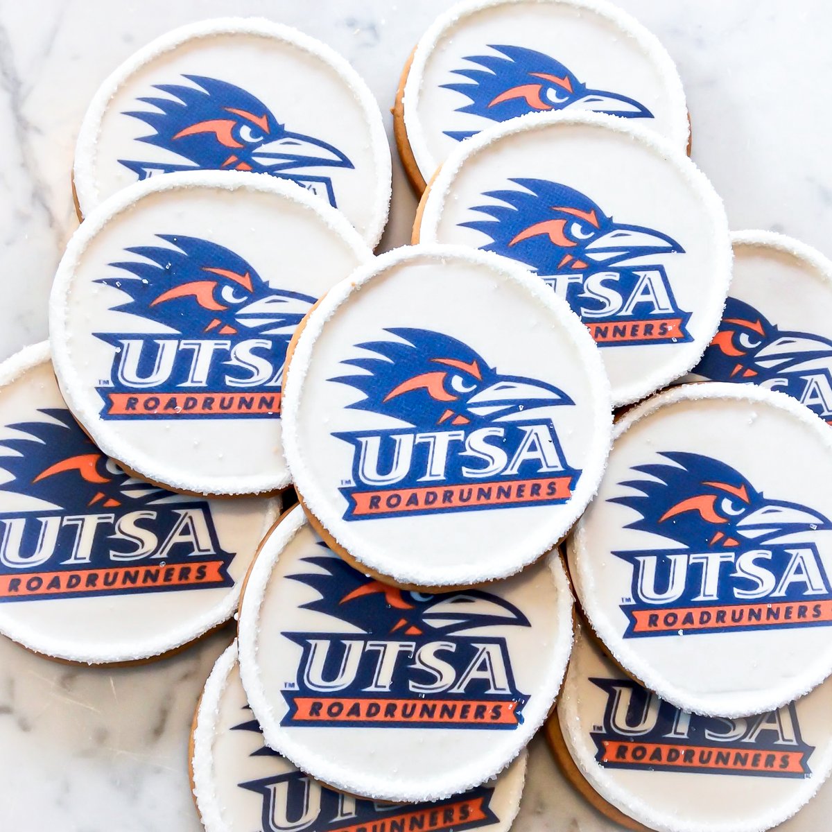LilysCookies's tweet photo. The best party favors for your next cooperate event. Trust. 🫶🤞

Place your custom order here: https://t.co/TBVKPNp1GQ https://t.co/DFTxAQItS5