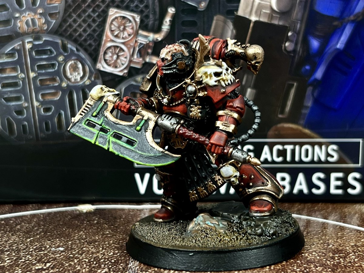 biohazardcraig's tweet photo. Bit more work done on the Master of Executions. #khorne #worldeaters #chaosspacemarines #masterofexecutions #warhammer40k #paintingwarhammer #warmongers https://t.co/XAUJgORX0r