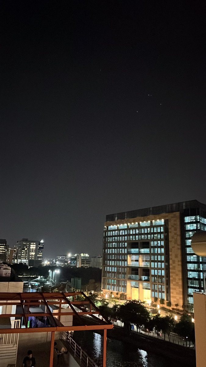 HumanlyMore's tweet photo. City lights 🌃 

#manifestation #FridayFeeling #humanlymore https://t.co/SqalNH9rEv