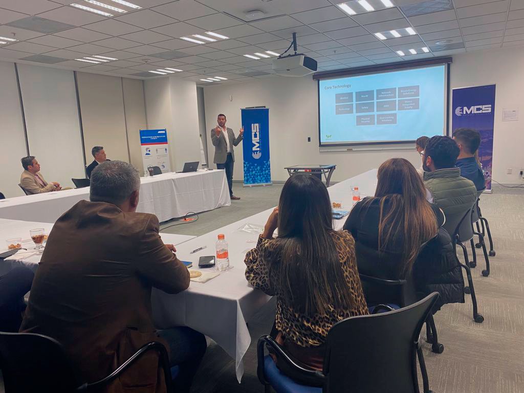 MCS_Networks's tweet photo. Compartimos una tarde llena de aprendizaje y networking en nuestro evento "Infraestructura + TI", donde tuvimos una plática enfocada en proyectos llave en mano y soluciones integrales de infraestructura. #Infrastructure #TI https://t.co/WTU56rb9X2