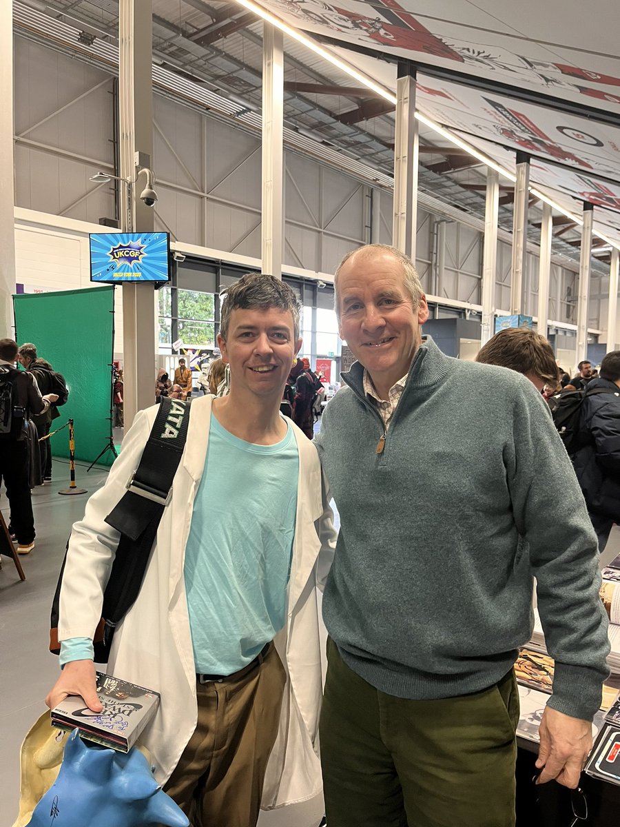 holty22001's tweet photo. Last Saturday was awesome spent the day down Bristol at @ukcgfevents , got to meet Chris Barrie and @DannyJohnJules from @RedDwarfHQ https://t.co/EvTt64LTqm