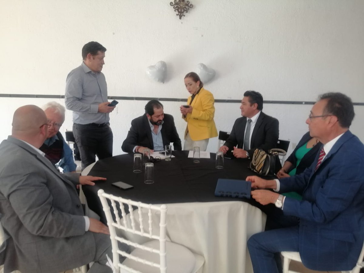 Fue un gusto platicar el miércoles con el Dr. José Francisco Vázquez Rodríguez, representante estatal de morena ante el IEEM, la L.en C.P. Elizabeth  Vilchis Pérez, el Dr. Camerino Juárez Toledo, y catedráticos de la UAEM, sobre la educación en el Edomex.
#JuntosAlaBatallaMaestra