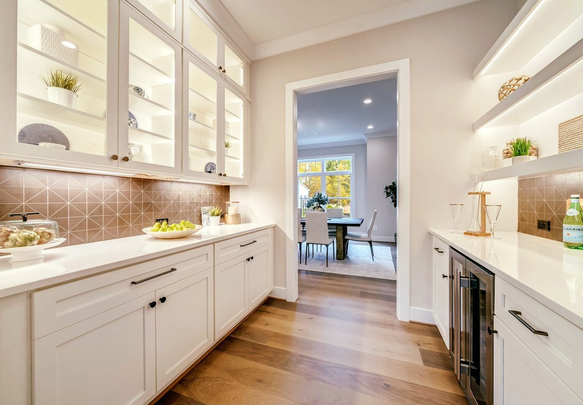 gulickgroup's tweet photo. While the days of the butler are past, the butler's pantry is quite useful in today's home. A butler's pantry makes staging and serving food and drinks an absolute breeze. It keeps hosts organized, and entertaining spaces free of clutter. Here, in one of our Evanton model homes. https://t.co/lyuWG8pXFg