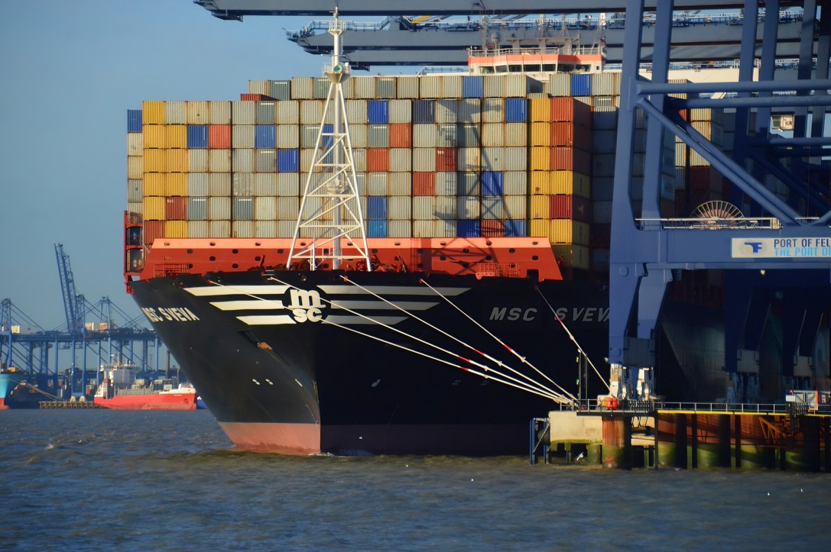 TheSuffolkMan's tweet photo. #MSCSveva #Berth 9 #Felixstowe https://t.co/ipi3jsfJum