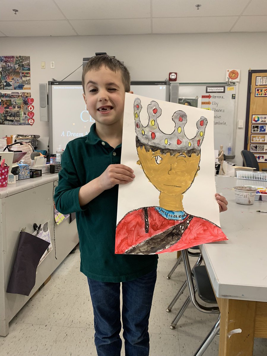 art_with_fowler's tweet photo. When you totally capture your Royal Self Portrait!! #firstgradeart #memupton #mursdvisualart https://t.co/3Ua6nD184b