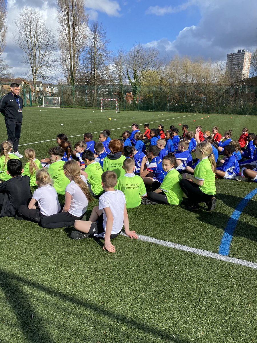 Massive well done to our Y3/4 pupils participating in their first ever Handball Cluster Competition this afternoon. Extremely proud of the team showing great sporting values throughout the competition, winning an impressive 6 out of 7 games and finishing 2nd place 🥈🤾🏽👏🏻