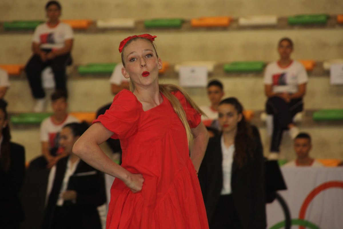 colegioarenasur's tweet photo. Bajo el título «Las Bellas Artes», el Colegio Arenas Sur ha celebrado hoy el Acto Inaugural de su XXIX #Olimpiada. Un gran espectáculo con interpretaciones del alumnado del Colegio desde Infantil 5 Años a 2º de Bachillerato ⬇️🔗 https://t.co/t2t2ovFk1w https://t.co/bNY1wikvkE