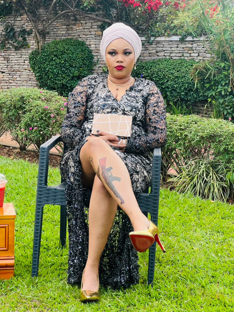 Meet the Queen Boss lady Dj Brianne 🤣🤣🤣🤣

How does she look in this dress?