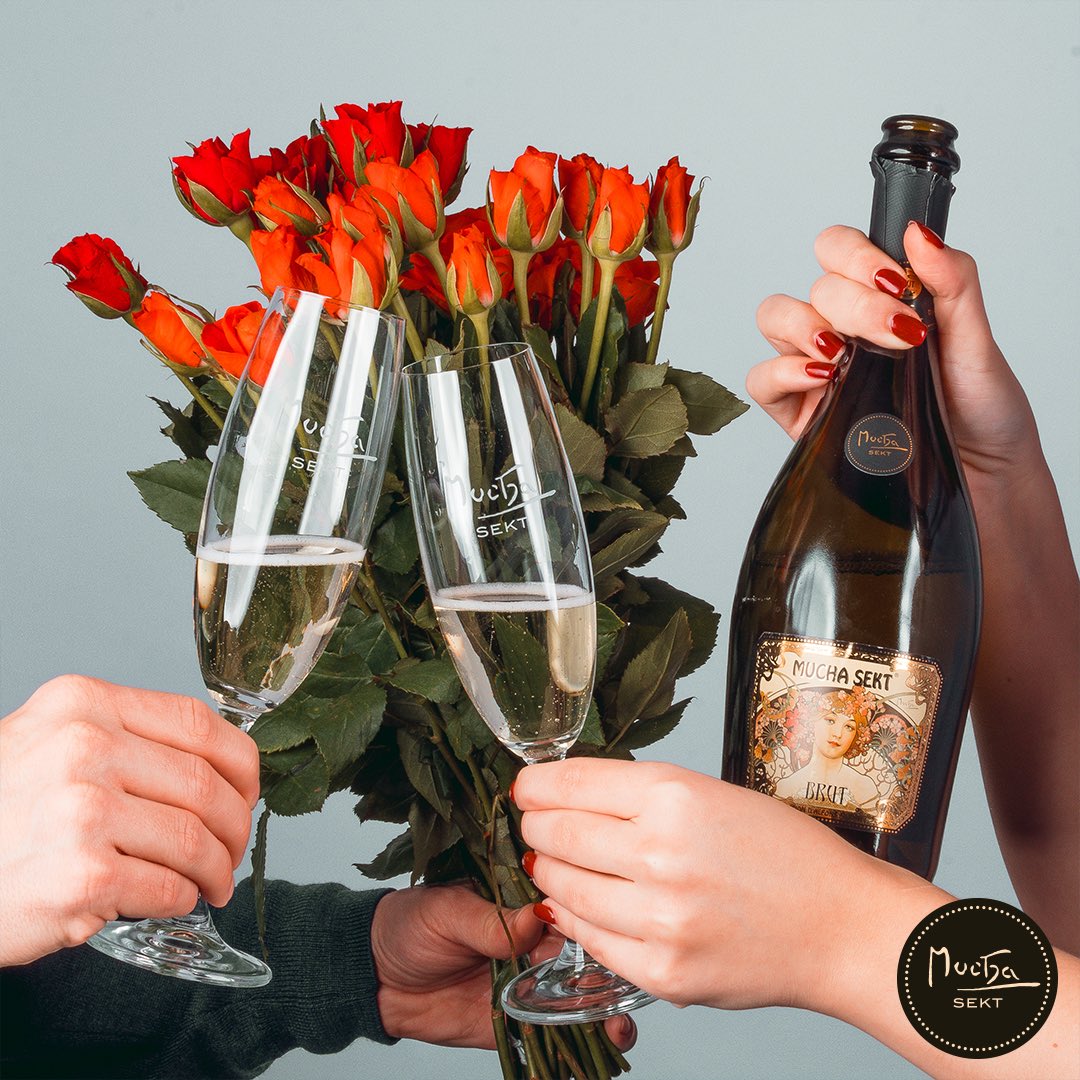 MuchaSekt's tweet photo. Večer jako stvořený pro romantiku ve dvou. Otvíráme #twibar

#muchasekt #ochutnejumeni #sekt #bubliny #bublinky https://t.co/rszL08D97t