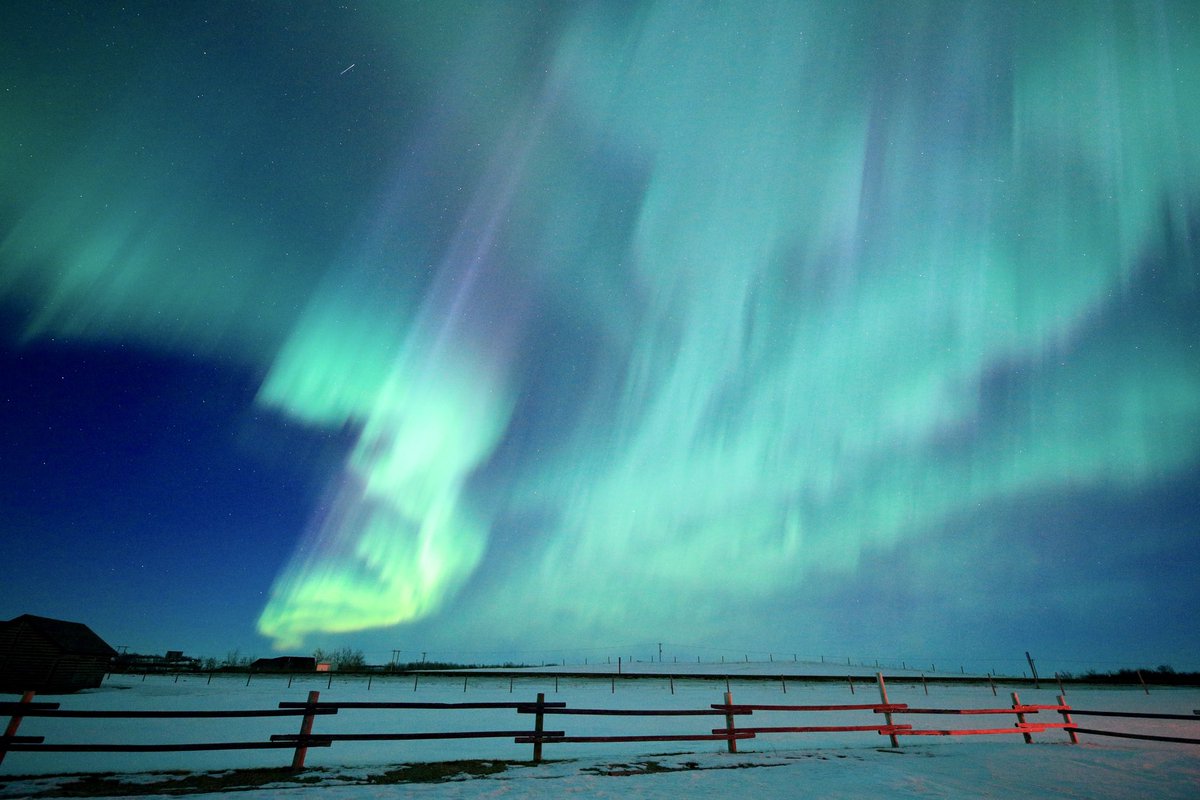 LHubich's tweet photo. I went through my pictures from last night again. These are some of my favourite. #AuroraBorealis https://t.co/8R9mVXfRwg