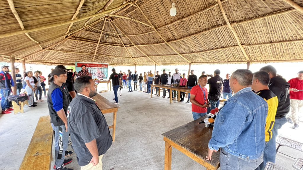 Occidente_MRT's tweet photo. Desde @OrienteMRT_ seguimos en la #GiraOrientalMRT2023 con la visita del responsable Nac. De Org. @Tupa_Esteban. "Para construir un mundo mejor se necesita de mucho esfuerzo, dedicación y disciplina. Sacrificio… Entregar lo más valioso de nuestras vidas, el tiempo". #24Marzo https://t.co/qPfaNid3A2