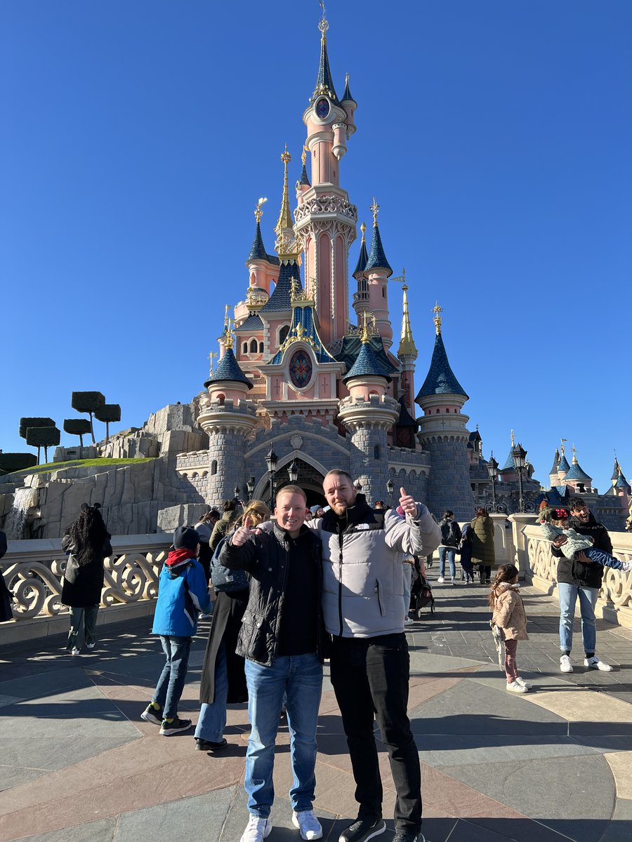 TwoTeachersBiz's tweet photo. That's a wrap🎬
The video of our experience at the @EuroStudyTours Business Live! conference at Disneyland Paris is now edited!
It will be going live at the start of next week, we had a great time, we hope you enjoy watching it 😃
#sortiemeanssexit #singlerider #guesstheprice https://t.co/8w8H53Rk86