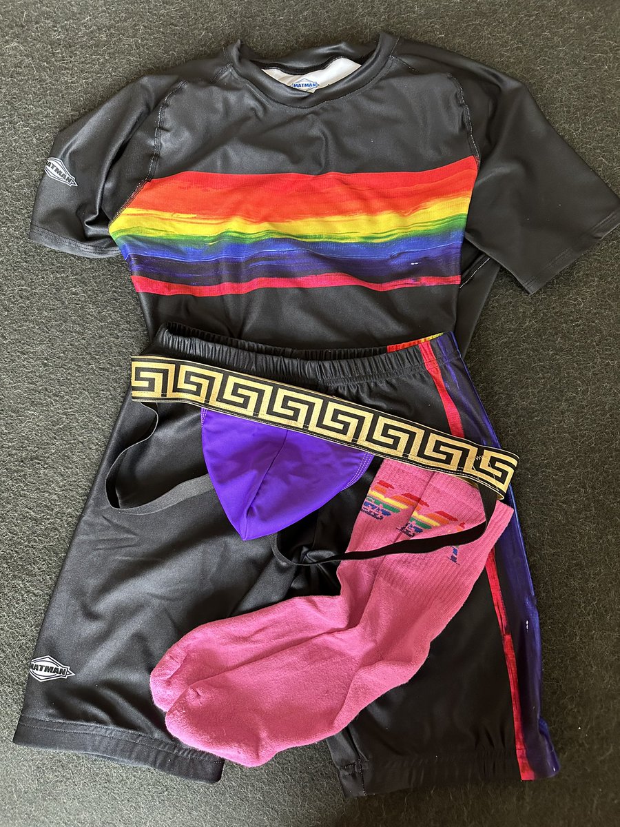 n2_briefs's tweet photo. When it’s 70+ degrees out, it’s time to workout & sweat outside!
🏋️♂️ 💜 😅
#Compression #Matman #Jockstrap #CarlWesley https://t.co/1j8o2NZtoH