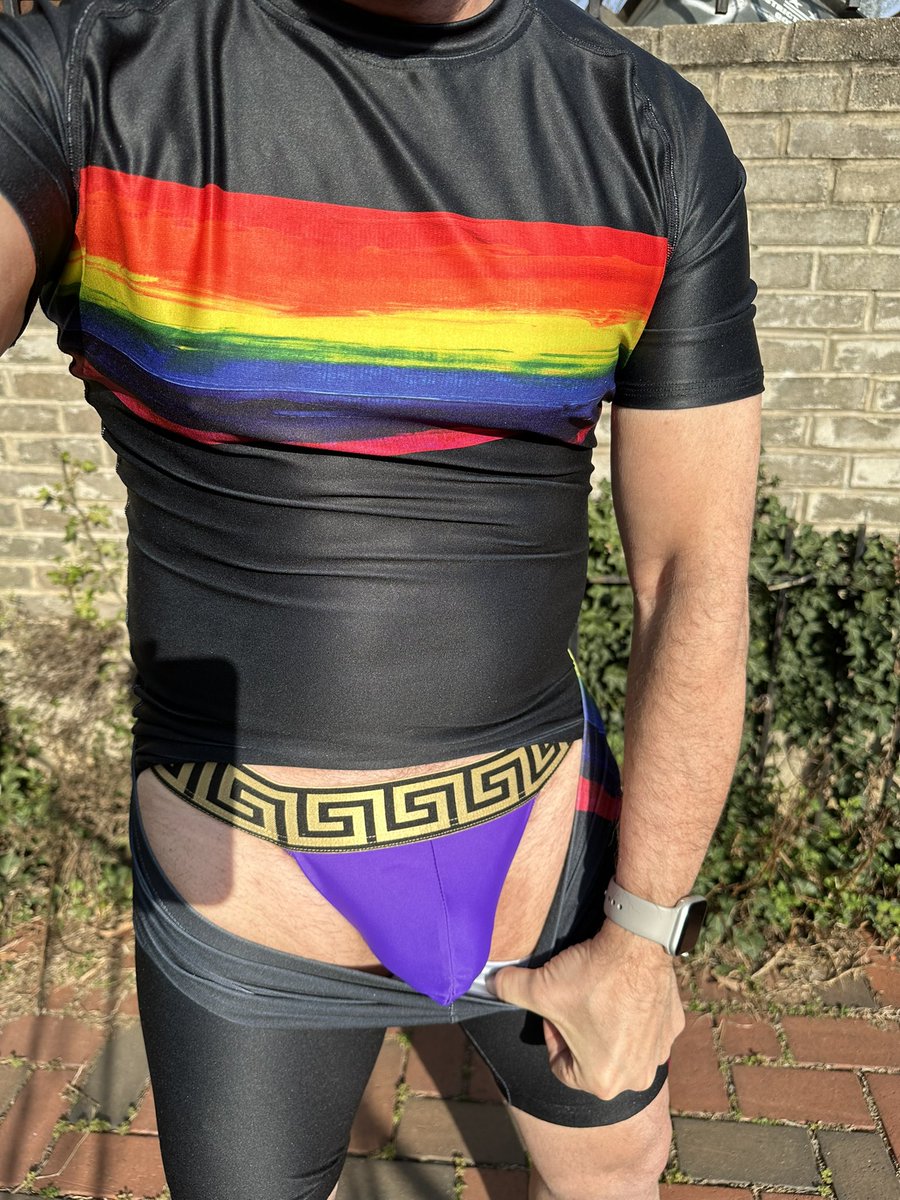 n2_briefs's tweet photo. When it’s 70+ degrees out, it’s time to workout & sweat outside!
🏋️♂️ 💜 😅
#Compression #Matman #Jockstrap #CarlWesley https://t.co/1j8o2NZtoH