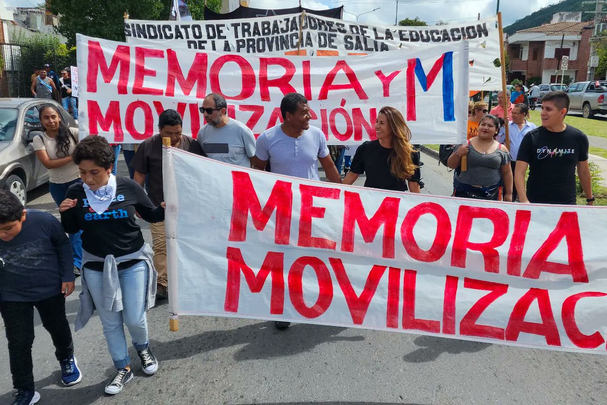 MemoriaSLA's tweet photo. Cada 24 de marzo marchamos por la Memoria, la Verdad y la Justicia. Marchamos por los 30.000 compañerxs desaparecidxs y por lxs nietxs que aún no recuperaron su identidad. https://t.co/yYgQD4DOAh
