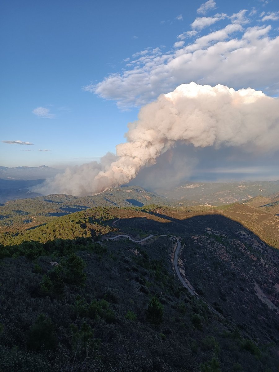 Jonamr97's tweet photo. Foto desde el pico de Pina de Montalgrao #IFVillanuevaviver 18:26 https://t.co/GddxE9uvhF