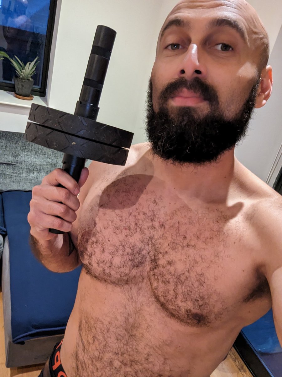 BRboylondon's tweet photo. Working on that summer body 👅👁️

#gayman #hairyman #gaybear #hairychest #fitness #workout #gaygym #grindr #scruff #Londongay #Singlegayman https://t.co/bIE0vNdSX3