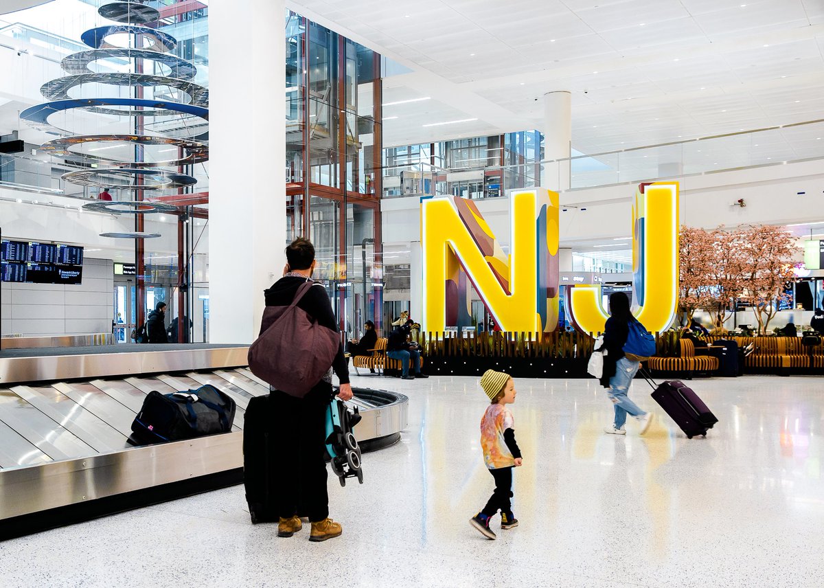 🛫 Welcome to Newark Liberty International Airport's new Terminal A!
Embark on a journey full of suprises, from curb to gate, through permanent large-scale multimedia activations highlighting the best of New Jersey.
momentfactory.com/news/newark-li…
