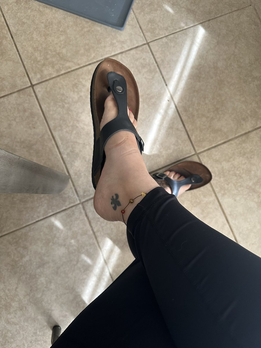 spiritual_sole's tweet photo. Az subs where you at?? Looking for my own personal bitch boy to play with my feet, take spankings and give me their money 💸
#footfetish #footslave #footdomme #approachcorrect #bitchboy #findom #paypig #walletbitch https://t.co/Xm5GG4cV8f