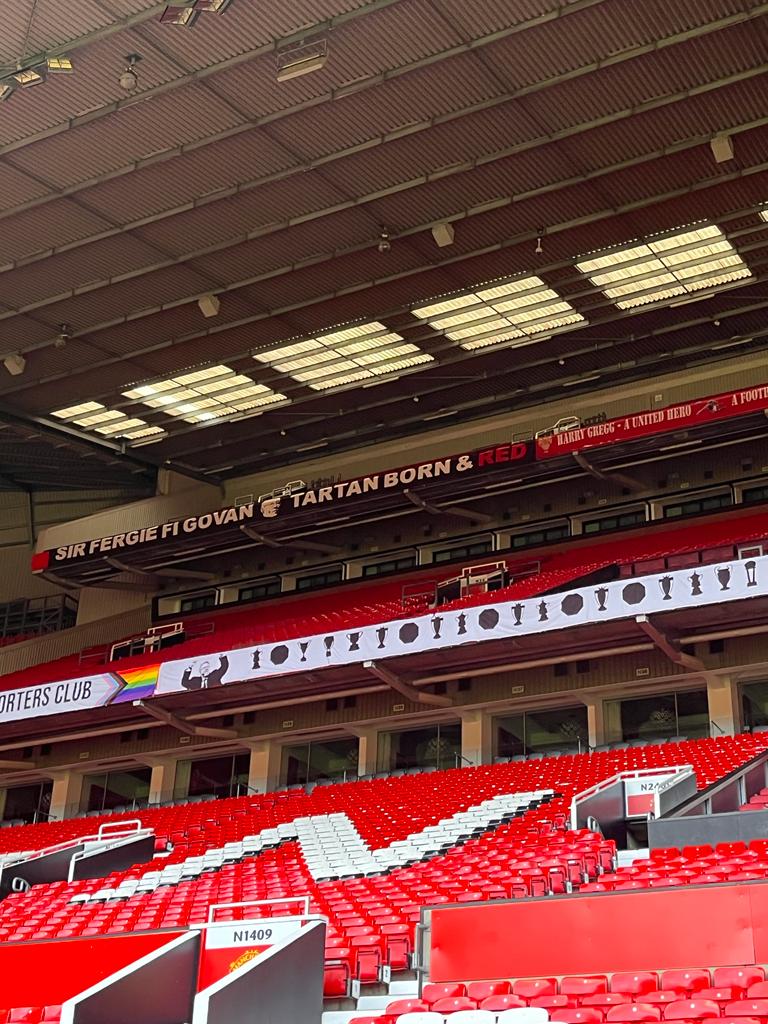 Stretford End Flags tweet media
